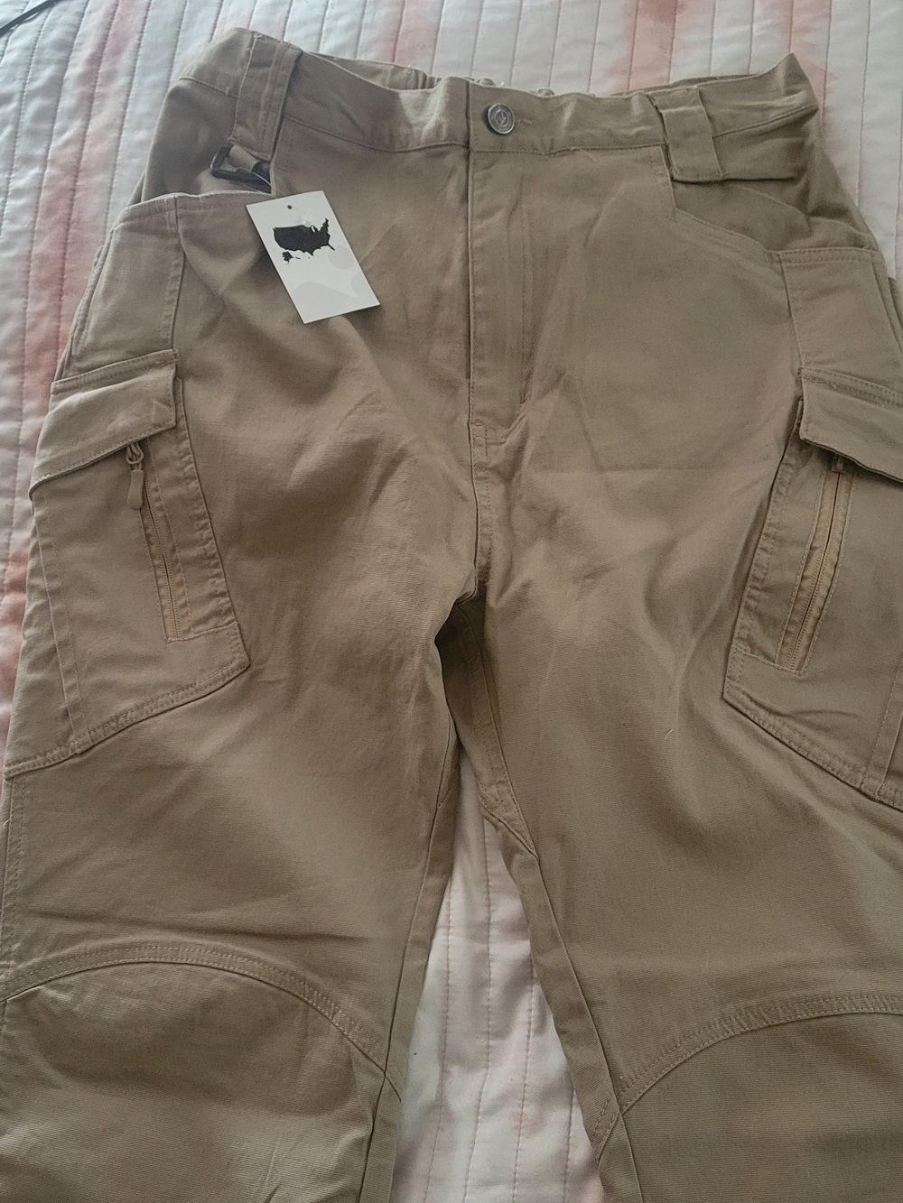 Men's Khaki Cargo Pants with Multiple Utility Pockets NWT 34X34